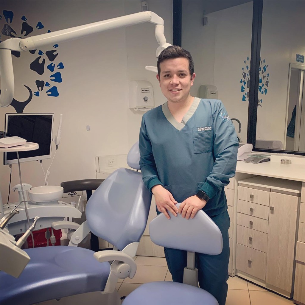 Dr. Henry Valverde Haro, especialista en endodoncia
